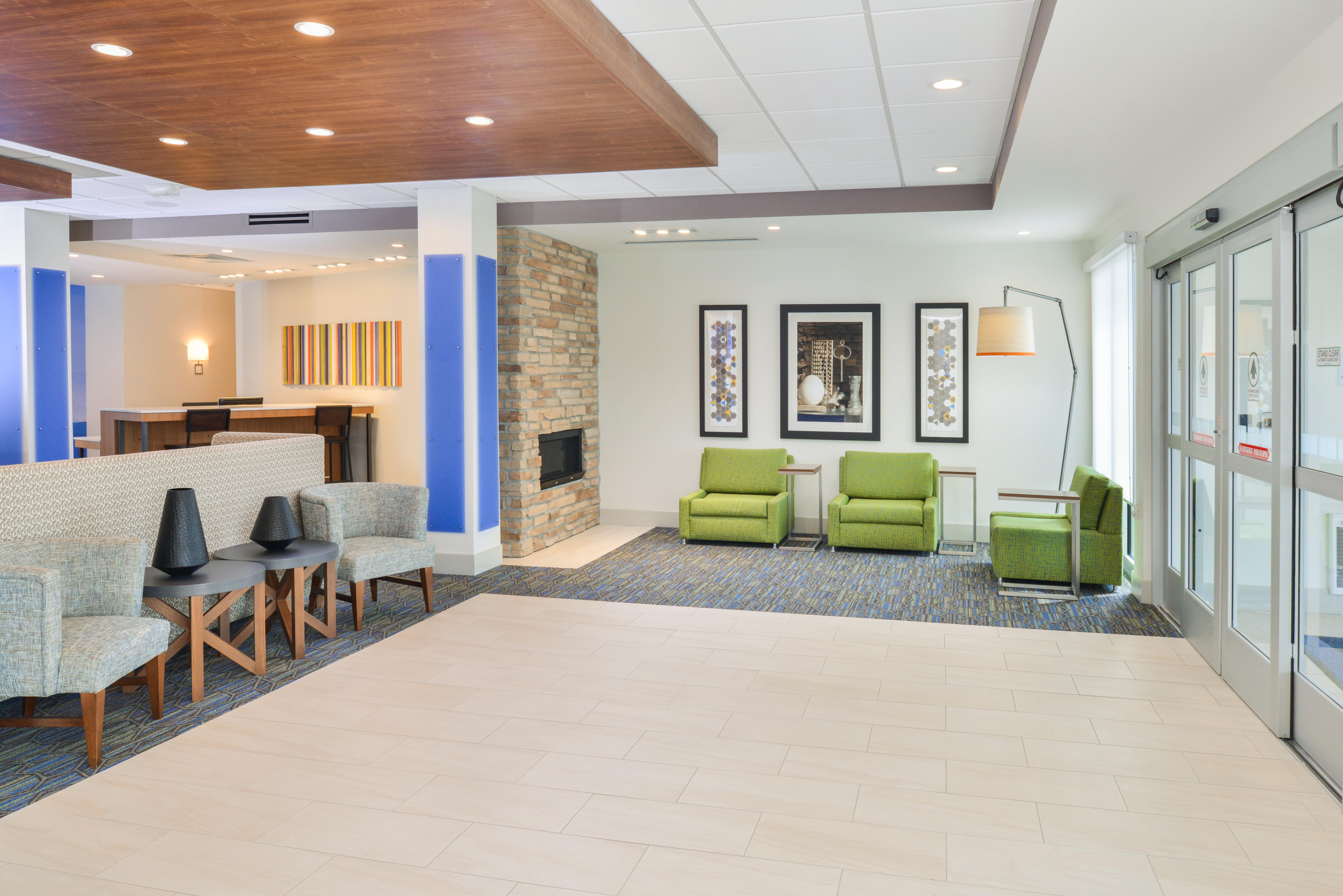 Holiday Inn Express & Suites - Chadron By Ihg Екстериор снимка
