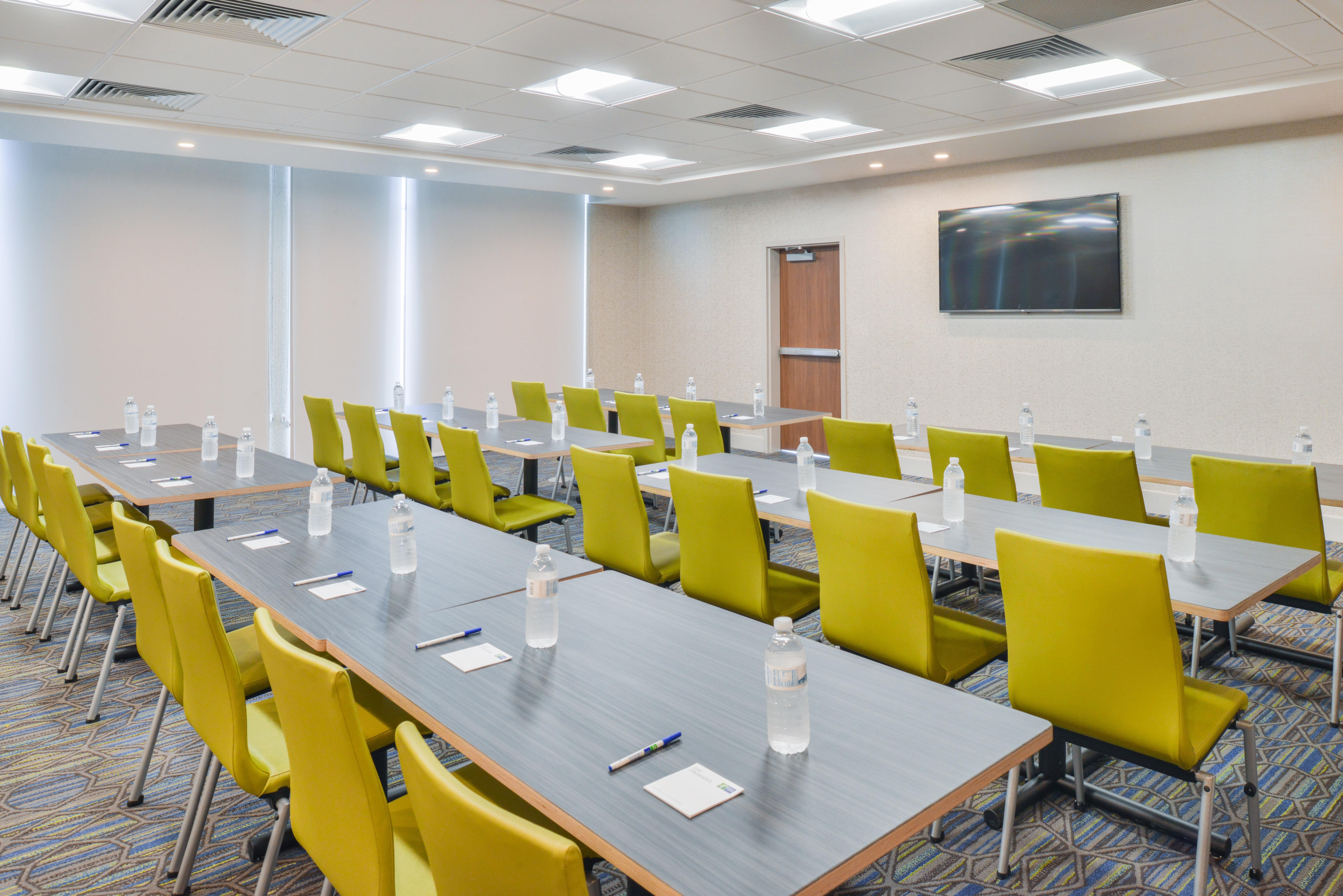 Holiday Inn Express & Suites - Chadron By Ihg Екстериор снимка