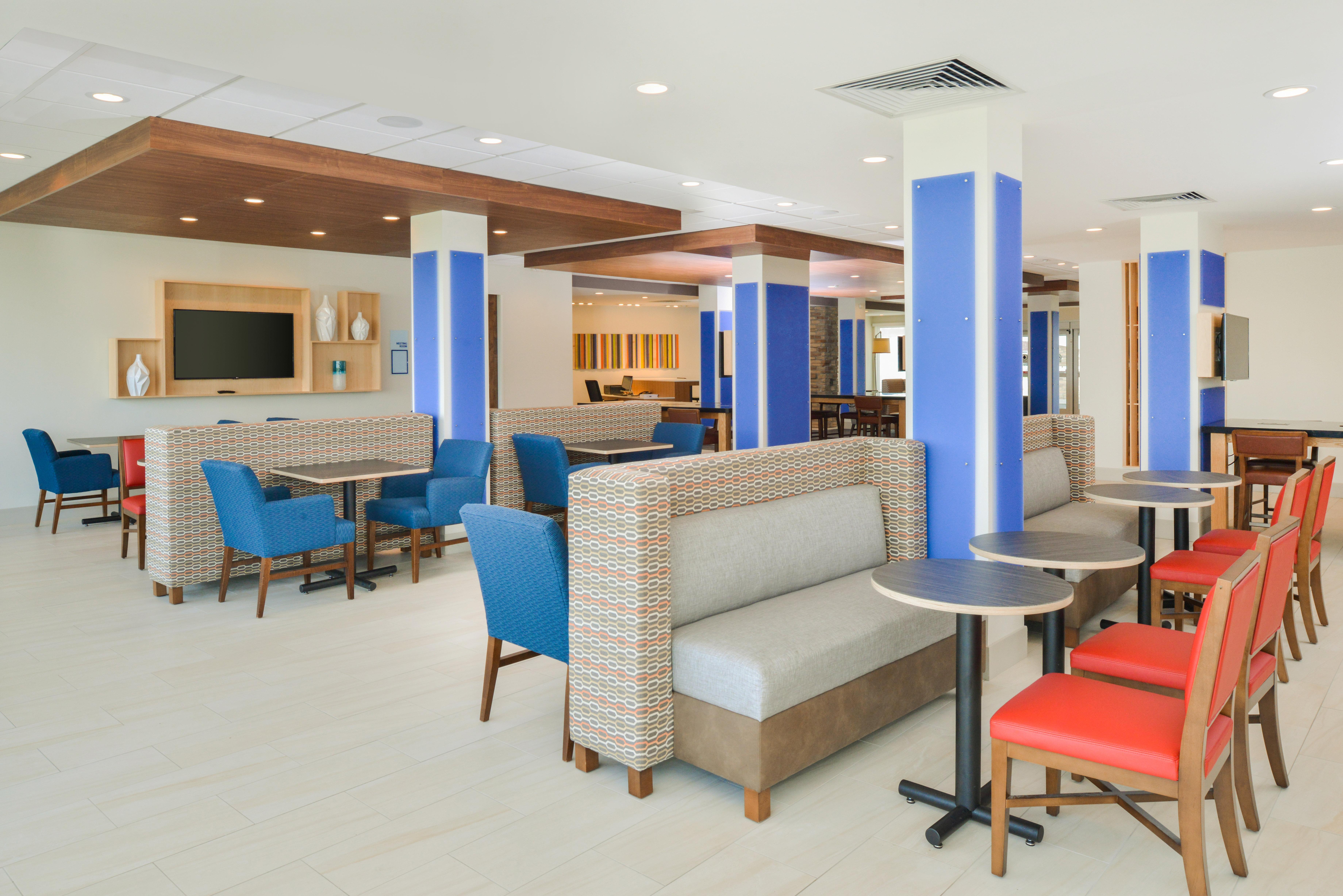 Holiday Inn Express & Suites - Chadron By Ihg Екстериор снимка